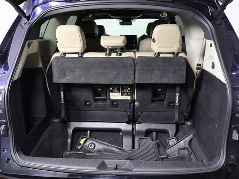 Used 2022 Toyota Sienna Limited image 18
