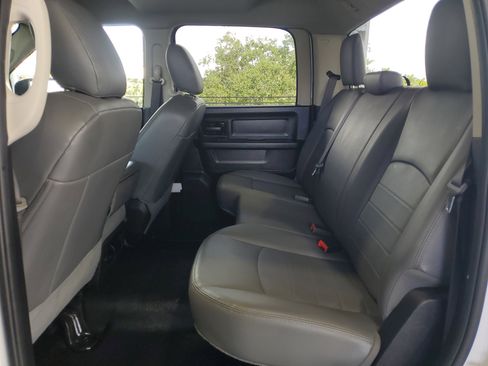 Used 2019 RAM 1500 Tradesman w/ Chrome Appearance Group RWD image 9