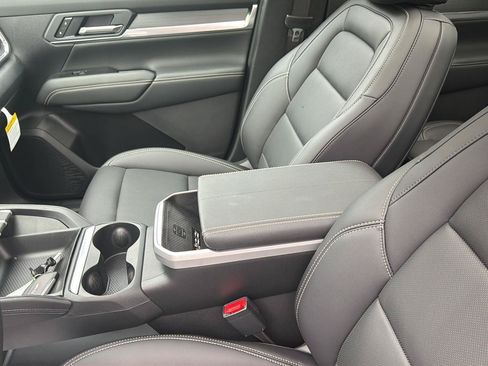 New 2027 GMC Terrain Elevation w/ Elevation Premium Package AWD/4WD image 17