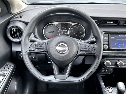 Certified 2025 Nissan Kicks Play S image 5