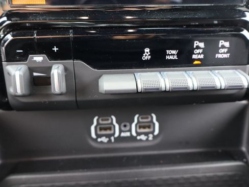 Used 2023 RAM 2500 Laramie AWD/4WD image 36