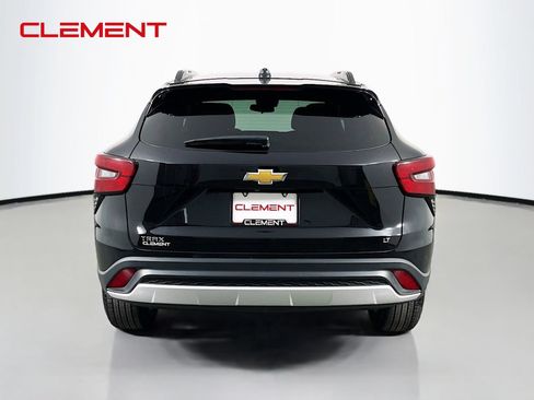 Used 2025 Chevrolet Trax LT w/ LT Convenience Package FWD image 8