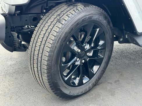 Used 2023 Jeep Wrangler Unlimited Sahara w/ Cold Weather Group image 12