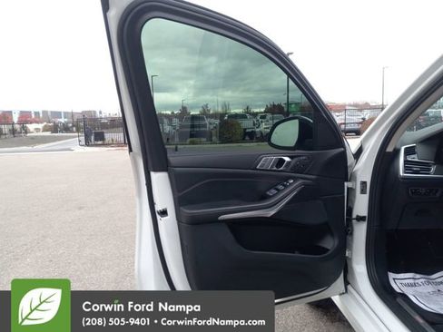 Used 2021 BMW X7 xDrive40i w/ Cold Weather Package image 10