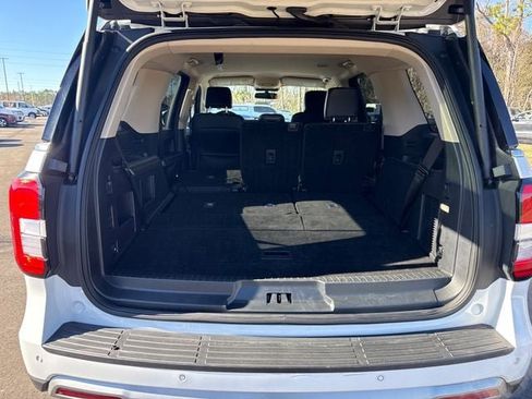 Used 2024 Ford Expedition XLT image 8