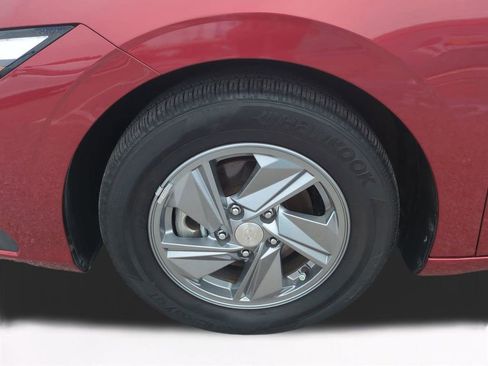 Used 2024 Hyundai Elantra SE FWD image 11