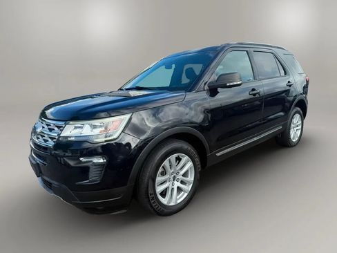 Used 2019 Ford Explorer XLT w/ Equipment Group 201A AWD/4WD image 3