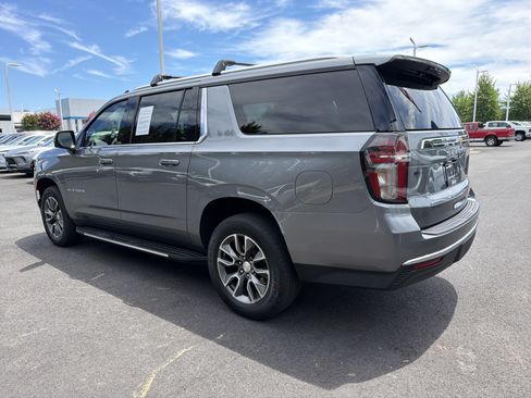 Used 2022 Chevrolet Suburban LT w/ LT Signature Package AWD/4WD image 7
