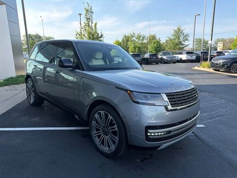 Used 2025 Land Rover Range Rover Long Wheelbase SE AWD/4WD image 6