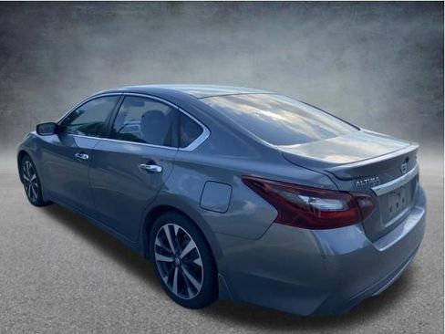 Used 2017 Nissan Altima 2.5 SR FWD image 4