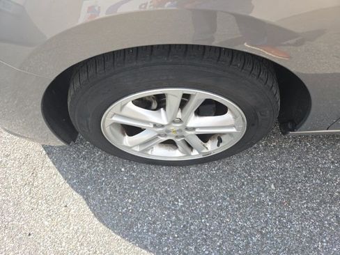 Used 2017 Chevrolet Cruze LT w/ Sun And Sound Package image 19