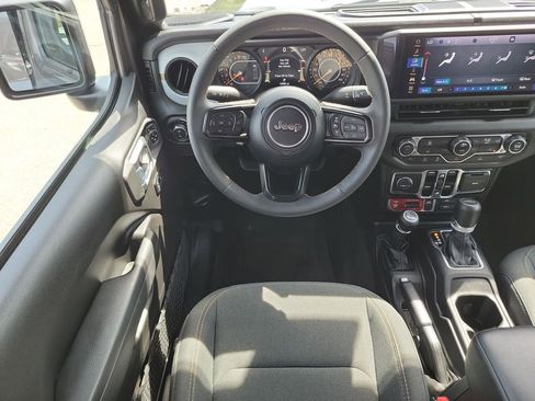 Used 2024 Jeep Gladiator Sport AWD/4WD image 13