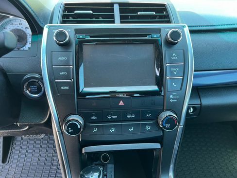 Used 2016 Toyota Camry SE FWD image 21
