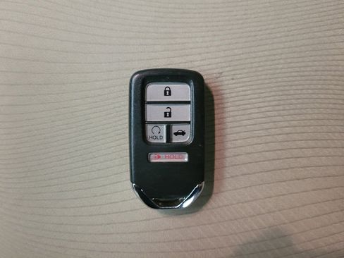 Used 2016 Honda Accord EX image 32