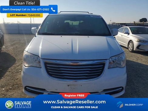 Used 2016 Chrysler Town & Country Touring image 7