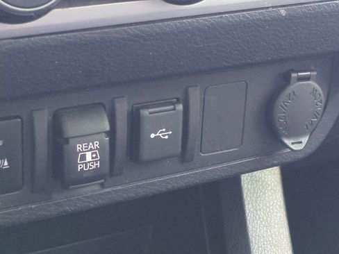 Used 2021 Toyota Tacoma SR5 AWD/4WD image 25