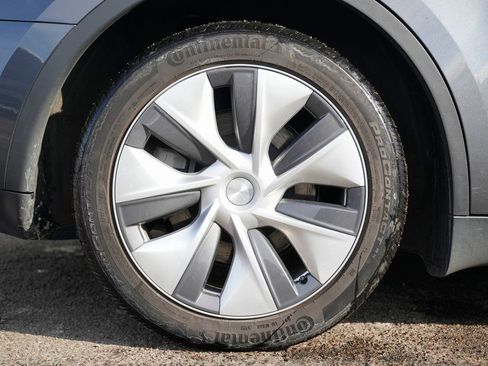 Used 2023 Tesla Model Y 2WD image 11