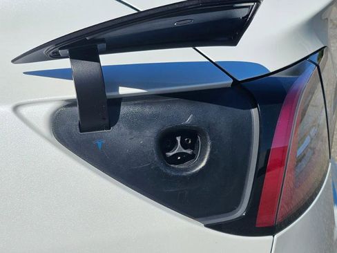 Used 2023 Tesla Model 3 Standard Range image 30