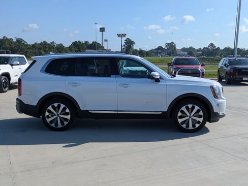 Used 2022 Kia Telluride EX w/ EX Premium Package FWD image 6