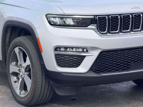 Used 2024 Jeep Grand Cherokee Limited AWD/4WD image 5