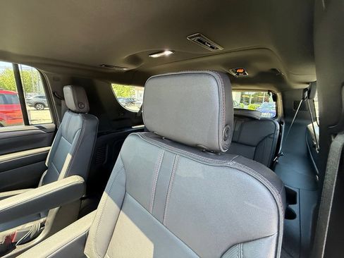 Used 2024 Chevrolet Suburban RST w/ Luxury Package AWD/4WD image 16