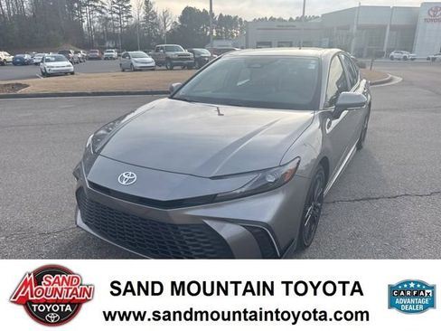 Used 2025 Toyota Camry SE w/ Convenience Package image 7