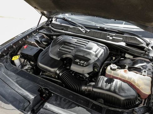 Used 2018 Dodge Challenger SXT Plus image 40