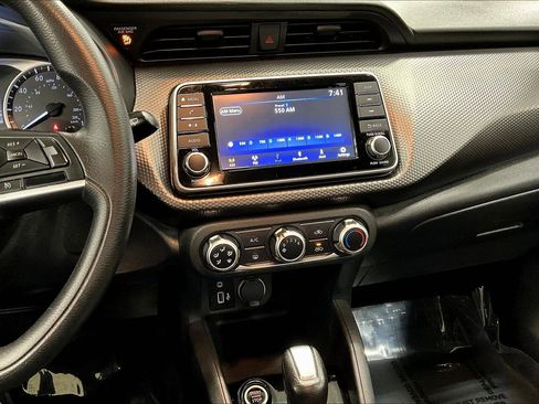 Used 2020 Nissan Kicks S image 10