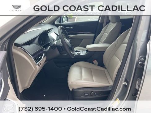 Certified 2023 Cadillac XT4 Luxury w/ Cold Weather Package FWD image 15