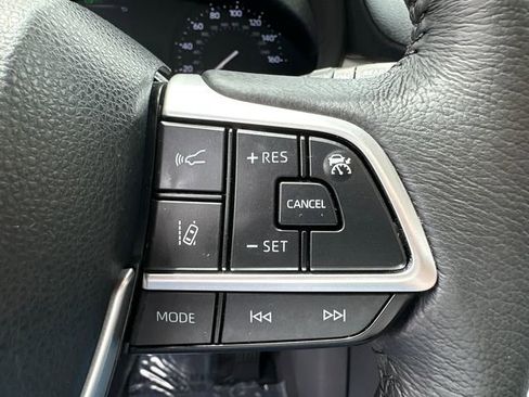Used 2023 Toyota Sienna XLE AWD/4WD image 40