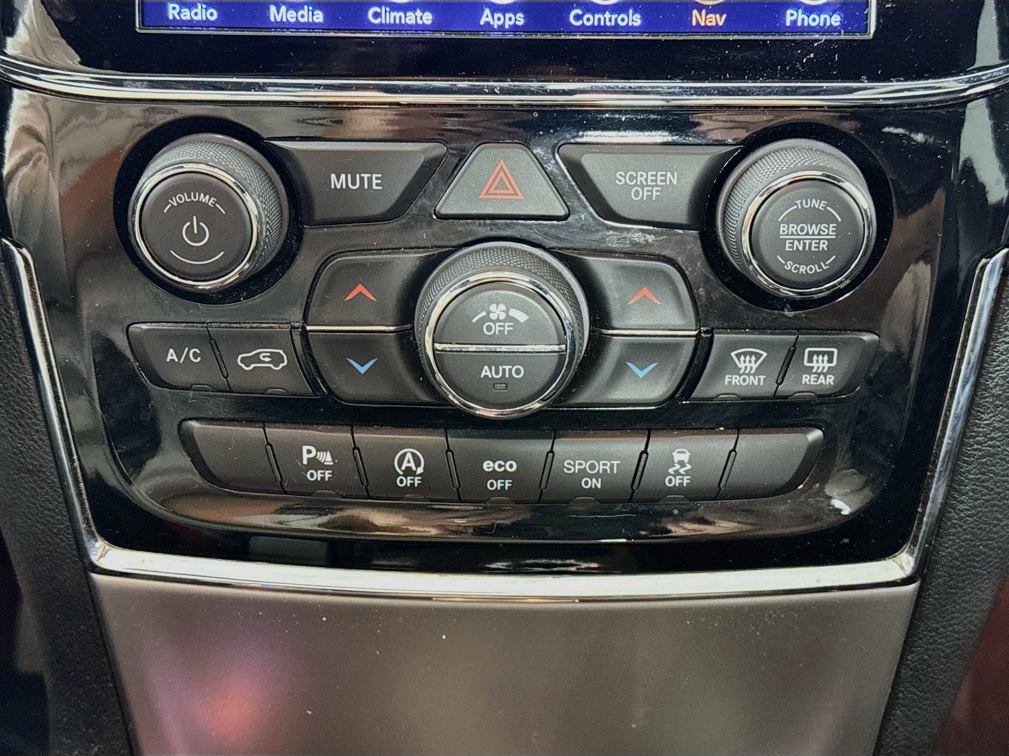 Used 2019 Jeep Grand Cherokee Altitude AWD/4WD image 16