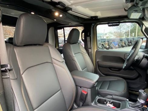 New 2025 Jeep Gladiator Sport image 16