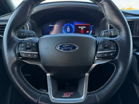 Used 2022 Ford Explorer ST w/ ST Street Pack image 15
