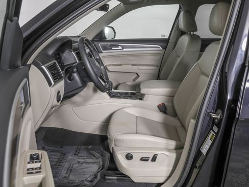 Used 2022 Volkswagen Atlas SE w/ Black Wheel Package image 7