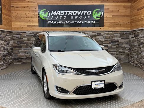 Used 2019 Chrysler Pacifica Touring-L w/ Advanced Safetytec Group FWD image 5