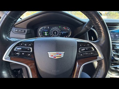Used 2018 Cadillac Escalade Luxury image 12