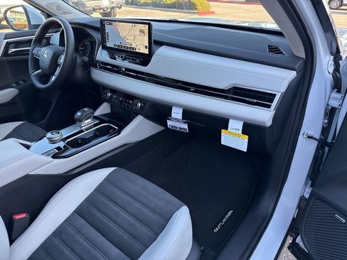 New 2026 Mitsubishi Outlander SE image 22