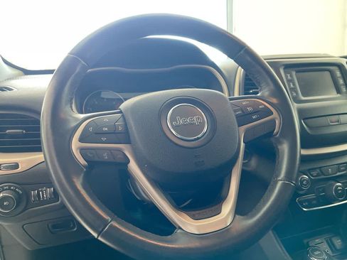 Used 2016 Jeep Cherokee Latitude AWD/4WD image 14
