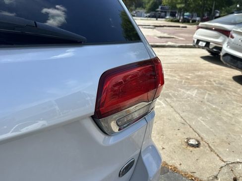Used 2017 Jeep Grand Cherokee Overland RWD image 22