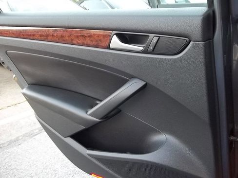 Used 2012 Volkswagen Passat 2.5 SEL Premium image 12