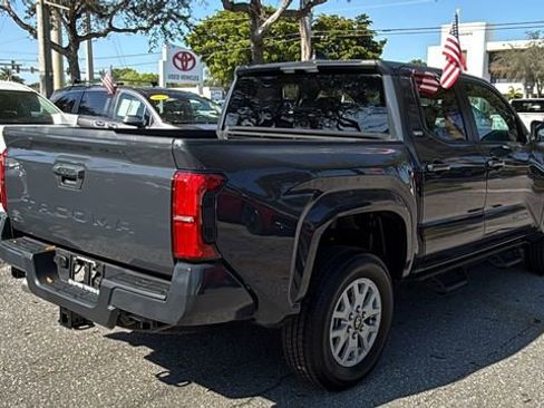 Used 2025 Toyota Tacoma SR5 image 8