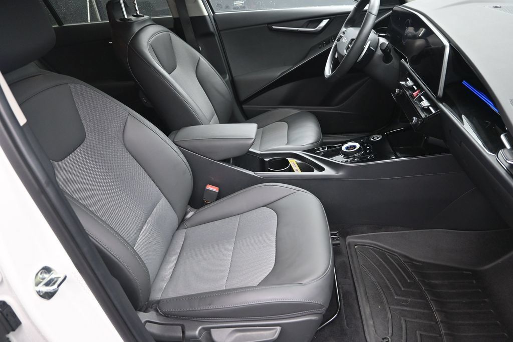 Certified 2024 Kia Niro Wind w/ Wind Preserve Package FWD image 38