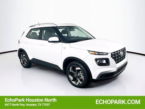 Used 2024 Hyundai Venue SEL image 1