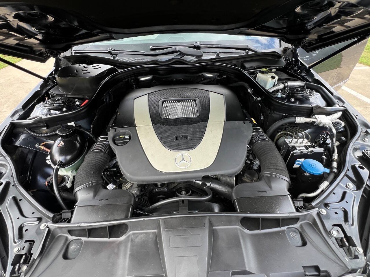 Used 2010 Mercedes-Benz E 350 Sedan image 38