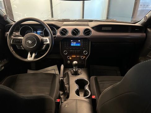 Used 2015 Ford Mustang Coupe RWD image 9