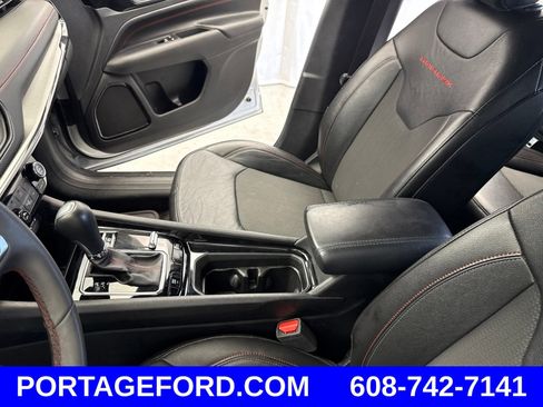 Used 2025 Jeep Compass Trailhawk AWD/4WD image 19