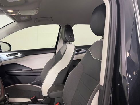 Used 2025 Volkswagen Taos SE image 20