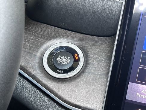 New 2025 Jeep Grand Cherokee Limited image 23