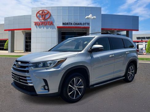 Used 2018 Toyota Highlander Limited AWD/4WD image 3