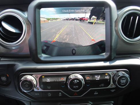 Used 2023 Jeep Gladiator Overland AWD/4WD image 17